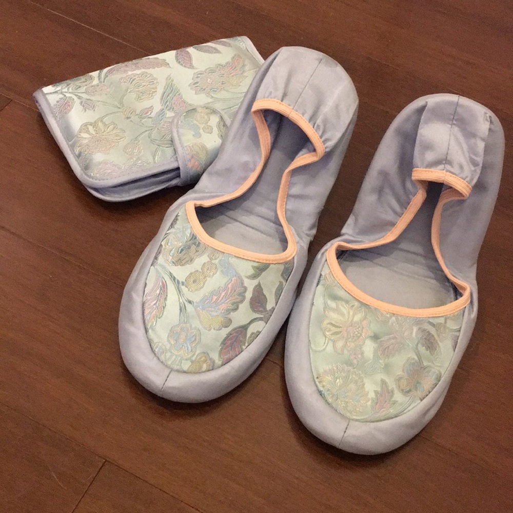 Emperor Slippers with matching travel case